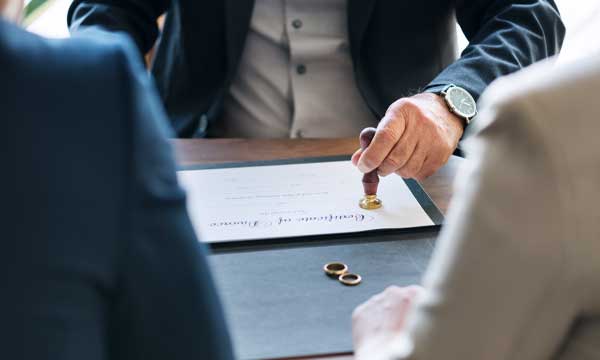 Navigating Matrimonial Law: The Role of a Matrimonial Lawyer in Delhi